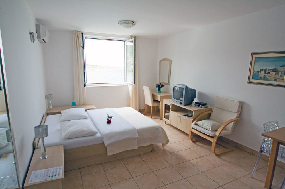 Tamarix Residence Vinjerac Buitenkant foto
